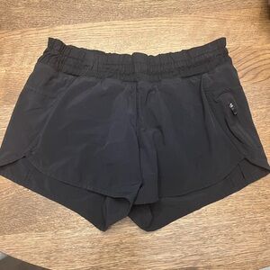 lululemon hotty hot high-rise lined shorts 2.5” size 6